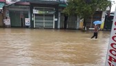 Quảng Ngãi nhiều nơi ngập trong nước do lũ trên sông dâng cao