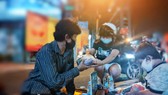 Hạn chế cho tiền, cho quà người lang thang xin ăn