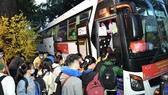 Chuyến xe mùa xuân đưa sinh viên, người lao động về quê ăn tết. Ảnh minh họa: VIỆT DŨNG