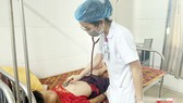 Nguyên nhân ban đầu gây ra bệnh viêm màng não ở Hà Tĩnh được xác định là do các chủng vi-rút đường ruột Echovirus-4.Ảnh: Báo Hà Tĩnh