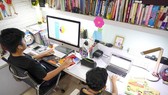 Học sinh học trực tuyến tại nhà. Ảnh: THANH TÙNG