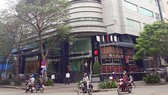 2 quán bar hành người dân