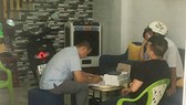 Lực lượng chức năng khám xét nhà riêng của bị can Trương Châu Hữu Danh tại Long An