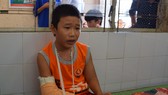 Cháu Linh được chuyển ra Bệnh viện Đa khoa Đà Nẵng điều trị vì nghi chấn động não