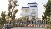 Công trình không có giấy phép xây dựng dù bị phát hiện trong thời gian dài nhưng cơ quan chức năng vẫn loay hoay đo đạc, lập hồ sơ xử lý