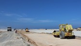 Đường băng số 2 sân bay Cam Ranh đang trong quá trình thi công