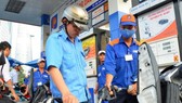 Giá xăng dầu tăng thêm gần 1.000 đồng/lít từ chiều nay