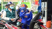 Chiều nay 26-1, giá xăng vượt mức 17.000 đồng/lít