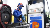Chiều nay (10-11), giá xăng RON 95 đã gần 25.000 đồng/lít