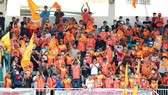 Sân Quy Nhơn luôn đông đảo khán giả.