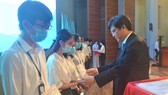 Trao 1,8 tỷ đồng học bổng cho học sinh sinh viên có hoàn cảnh khó khăn