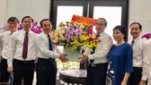 Bí thư Thành ủy TPHCM Nguyễn Văn Nên thăm và chúc mừng các nhà giáo lão thành cách mạng