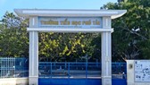 Trường Tiểu học Phú Tài, nơi xảy ra sự việc cô giáo rơi xuống lầu, bất tỉnh.