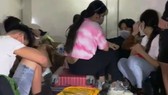 15 người được nhồi nhét trong thùng xe đông lạnh để vượt chốt kiểm dịch.