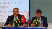 Russian Consul General to Ho Chi Minh City Alexey Popov (L) at the press conference on December 26 (Photo: VNA)
