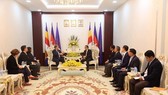 At the meeting between US Ambassador to Cambodia W. Patrick Murphy and Minister of Agriculture Veng Sakhon (Photo: freshnewsasia.com)