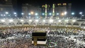 Các tín đồ Hồi giáo cầu nguyện tại Thánh địa Mecca. Ảnh: Getty Images