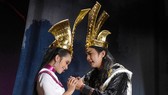 Điền Trung (Trọng Thủy) và Lệ Trinh (Mỵ Châu) trong vở “Truyền tích Cổ Loa xưa”. Ảnh: H.K