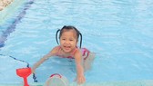 Cần lựa chọn hồ bơi vệ sinh sạch sẽ để tránh lây bệnh cho trẻ