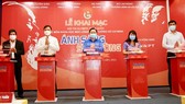 Các đồng chí lãnh đạo thực hiện nghi thức khai mạc hội thi