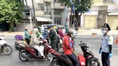 Khai báo “di biến động dân cư” tại chốt kiểm soát: Nguy cơ lây nhiễm dịch rất cao