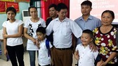 Nghẹn ngào buổi trao nhận lại con tại BV Đa khoa huyện Ba Vì sau 6 năm bị trao nhầm