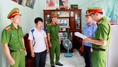 Bắt nguyên hiệu trưởng lừa xin việc, chiếm đoạt gần 900 triệu đồng