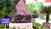 Khối đá Saphia nặng 14 tấn của Kiểm toán Nhà nước trao tặng tỉnh Thừa Thiên-Huế