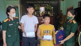 Tặng quà Quốc tế Thiếu nhi cho con liệt sĩ Trần Minh Hải 