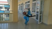 Khử khuẩn trường lớp trước khi đón học sinh tại TP Huế đi học trở lại sau 2 tuần đầu tiên của năm học 2021-2022 học bằng hình thức online hoặc qua truyền hình.