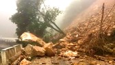 VIDEO: Sạt lở nghiêm trọng trên Quốc lộ 8A ở Hà Tĩnh