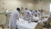 Các nạn nhân đang được cấp cứu tại bệnh viện