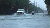 Nhiều tuyến đường ở trung tâm TP Hà Tĩnh ngập trong biển nước