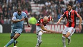 Các hậu vệ cánh của AS Monaco (trái) thường xuyên dâng lên quá cao mà thiếu sự cảnh giác ở phía sau. Ảnh: Getty Images