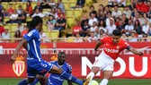 Cú dứt điểm đã mang lại cho Radamel Falcao (phải) bàn thắng thứ 9 ở Ligue 1 mùa này. Ảnh: Getty Images