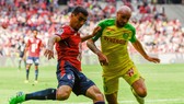 Tân binh Nicolas Pallois (phải) đã chiếm giữ một vị trí ở trục phòng ngự trung tâm của Nantes. Ảnh: Getty Images