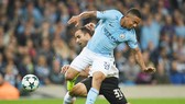 Gabriel Jesus (phải) cũng thật sự gây thất vọng trước Shakhtar Donetsk. Ảnh: Getty Images