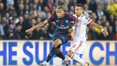 Paris SG (trái) sẽ không để mất điểm trên sân nhà trước chuyến viếng thăm của Bordeaux. Ảnh: Getty Images
