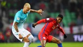 Anh (đỏ) sẽ không khó vượt qua Slovenia. Ảnh: Getty Images