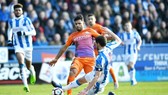 Sergio Aguero (trái) và Man.City từng bế tắc tại Huddersfield Town ở mùa qua. Ảnh: Getty Images