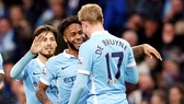 Sau David Silva (trái), thì Raheem Sterling và Kevin de Bruyne sẽ là ưu tiên gia hạn. Ảnh: Getty Images