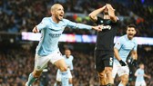 Đến lượt David Silva sắm vai người hùng với bàn thắng muộn. Ảnh: Getty Images