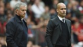 Jose Mourinho liệu sẽ hóa giải được Pep Guardiola (phải) ở lần này? Ảnh: Getty Images