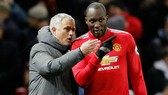HLV Jose Mourinho (trái) tin rằng Romelu Lukaku sẽ là số 9 hàng đầu thế giới nếu nhận được sự hỗ trợ tốt nhất. Ảnh: Getty Images