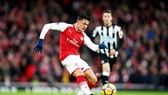 Alexis Sanchez được cho sa sút lúc này là vì đang nghĩ chuyện ra đi. Ảnh: Getty Images