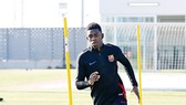 Dembele chưa thể hoàn thành 100% buổi tập cùng Barca. Ảnh: Getty Images.
