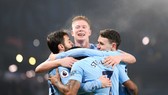 Niềm vui của cầu thủ Man.City khi nối dài kỷ lục thắng liên tiếp lên con số 16. Ảnh: Getty Images