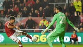 Korey Smith thoải mái ghi bàn giúp Bristol City giành chiến thắng muộn. Ảnh: Getty Images
