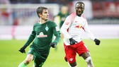 Naby Keita (phải) trong màu áo RB Leipzig. Ảnh: Getty Images