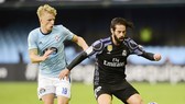 Real (đen) sẽ gặp khó khăn trước Celta. Ảnh: Getty Images